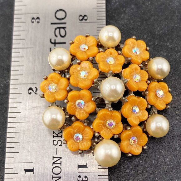 VINTAGE Orange plastic, faux pearl, clear AB rhinestone flower cluster brooch - Picture 2 of 8